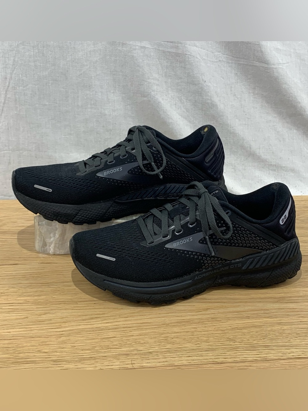 Brooks Adrenaline GTS 22 Black Black Running Shoes Women's 6.5 B Sneakers